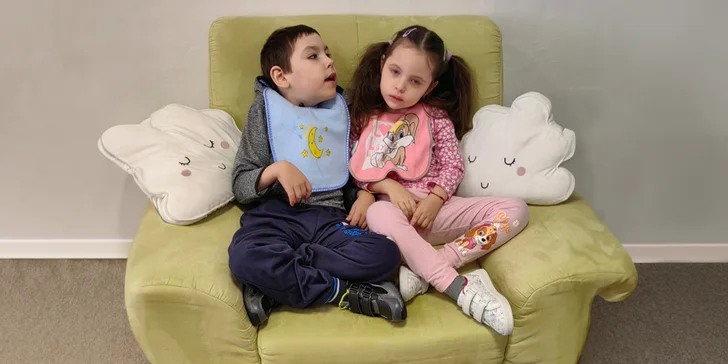 Podporte súrodencov Dávidka a Stanku s detskou mozgovou obrnou