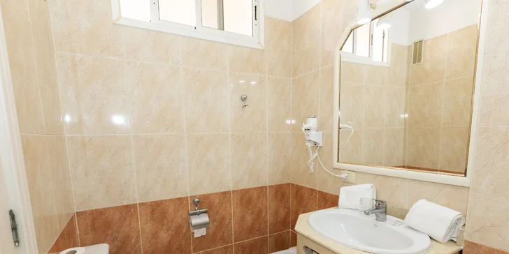 Dovolenka na Tenerife: štúdiá či apartmány 500 m od pláže, all inclusive jedlo a nápoje, veľa vyžitia