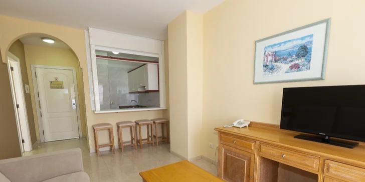 Dovolenka na Tenerife: štúdiá či apartmány 500 m od pláže, all inclusive jedlo a nápoje, veľa vyžitia