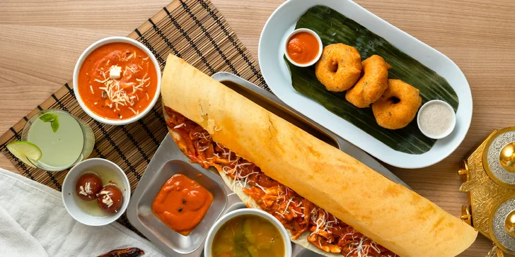 Trojchodové menu s nápojom pre 2 osoby: predjedlo, 3 druhy hlavného jedla, dezert a nápoj