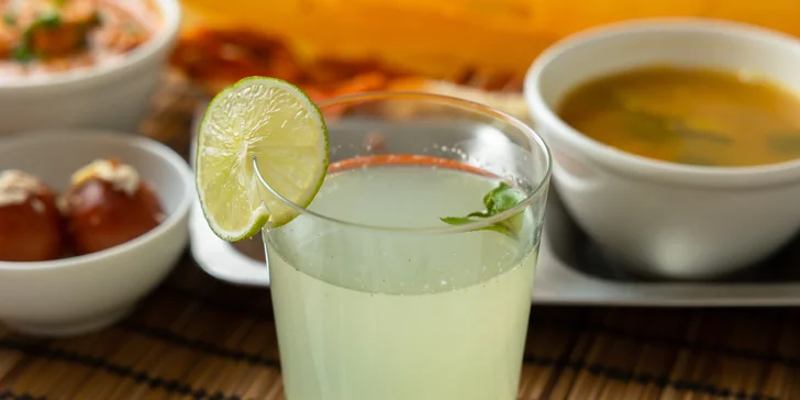 Trojchodové menu s nápojom pre 2 osoby: predjedlo, 3 druhy hlavného jedla, dezert a nápoj