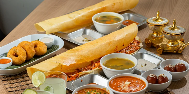 Trojchodové menu s nápojom pre 2 osoby: predjedlo, 3 druhy hlavného jedla, dezert a nápoj