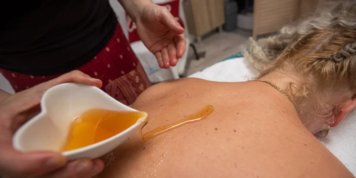 Medová, aromaterapeutická, reflexná masáž alebo aj lymfodrenáž