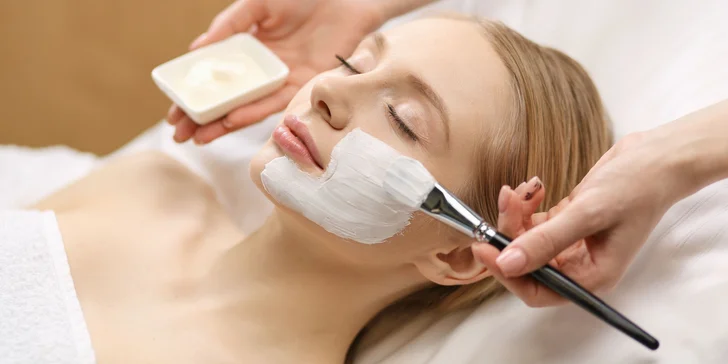 Čistenie pleti, Lash lifting, laminácia, zábal aj profesionálne líčenie