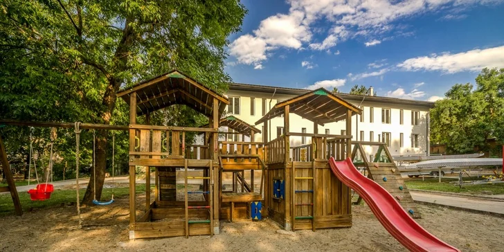Vychutnajte si víno aj dobrodružstvo v obľúbenom Tokaji: trojchodová večera, degustácia a množstvo zliav