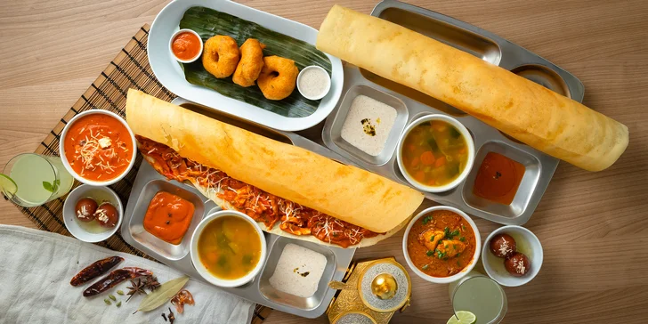 Trojchodové menu s nápojom pre 2 osoby: predjedlo, 3 druhy hlavného jedla, dezert a nápoj