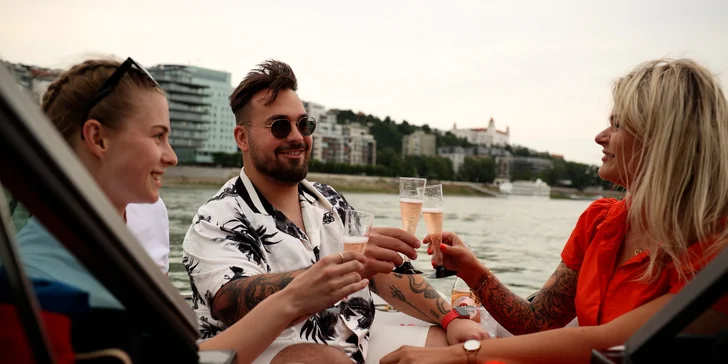 S vetrom vo vlasoch či pri západe slnka: Plavby po Dunaji aj vodné športy pre vašu nekonečnú zábavu