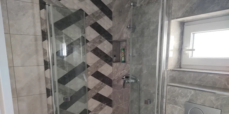 Rodinná dovolenka v plne zariadených apartmánoch s terasou na brehu Domaše, vhodné aj pre väčšie skupinky