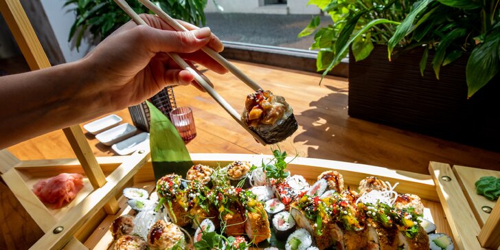 Lahodný set sushi roliek pre 3 až 4 osoby, až 1250 gramov jedla!