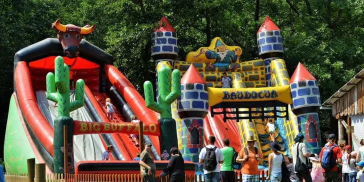 Zažite letné dobrodružstvo vo westernovom mestečku Šikland: skvelé vystúpenia, animačné programy, nočná ohňová show a chutné jedlo
