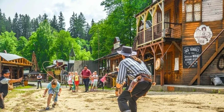 Zažite letné dobrodružstvo vo westernovom mestečku Šikland: skvelé vystúpenia, animačné programy, nočná ohňová show a chutné jedlo