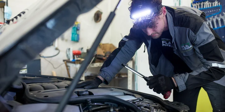 Prehliadka motorového vozidla pred TK a EK: Kontrola technického stavu na zdviháku aj počítačovou diagnostikou