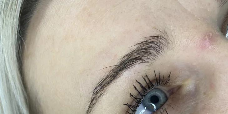 Permanentný make-up: Očná linka, microblading obočia či akvarelové pery