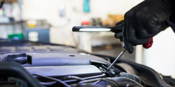 Prehliadka motorového vozidla pred TK a EK: Kontrola technického stavu na zdviháku aj počítačovou diagnostikou