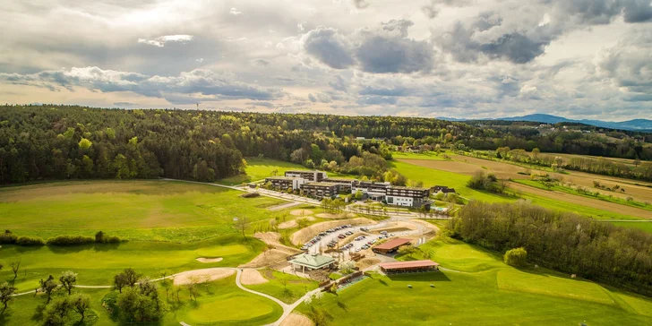 Relax len pre dospelých v Štajersku: wellness a termálne bazény, polpenzia so šesťchodovou večerou a k tomu fľaša sektu