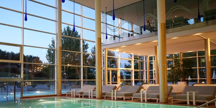 Relax len pre dospelých v Štajersku: wellness a termálne bazény, polpenzia so šesťchodovou večerou a k tomu fľaša sektu