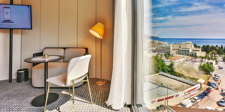 Dovolenka v Čiernej Hore: moderný hotel 500 m od pláže, raňajky