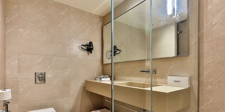 Dovolenka v Čiernej Hore: moderný hotel 500 m od pláže, raňajky