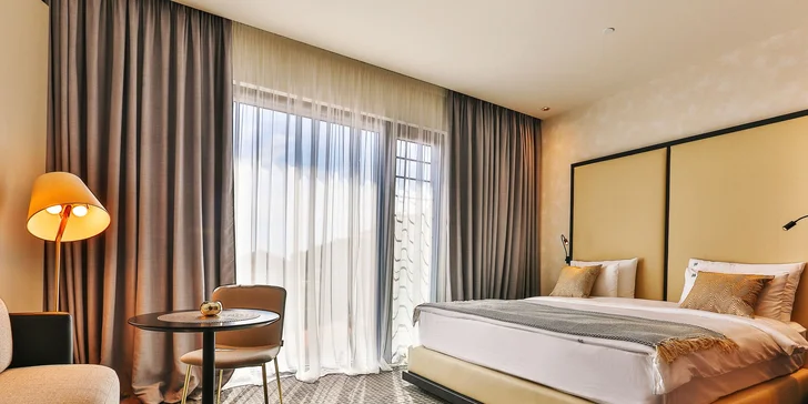 Dovolenka v Čiernej Hore: moderný hotel 500 m od pláže, raňajky