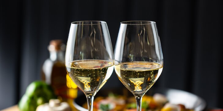 Kuracia paella panvica s welcome drinkom pre 2 osoby vo Wine Bar & Tapas by Provino
