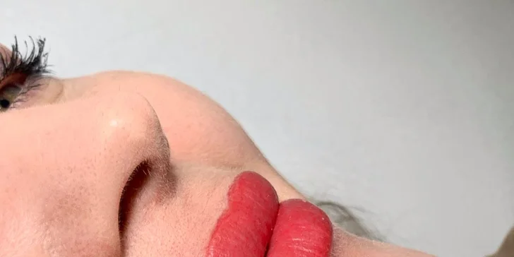 Permanentný make up obočia púdrovou metódou alebo akvarelové pery