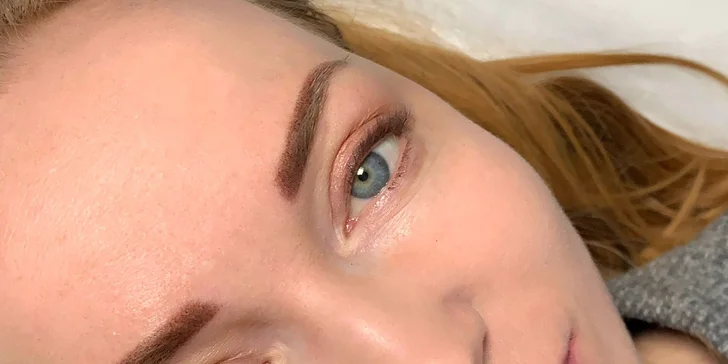 Permanentný make up obočia púdrovou metódou alebo akvarelové pery