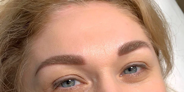 Permanentný make up obočia púdrovou metódou alebo akvarelové pery
