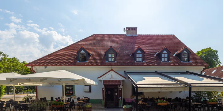 Dvojchodové menu prešporských špecialít, kačací alebo husací pekáč s prílohami v reštaurácii Leberfinger