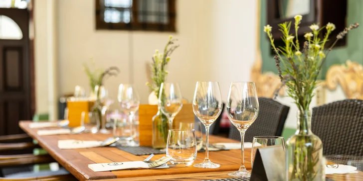 Dvojchodové menu prešporských špecialít, kačací alebo husací pekáč s prílohami v reštaurácii Leberfinger