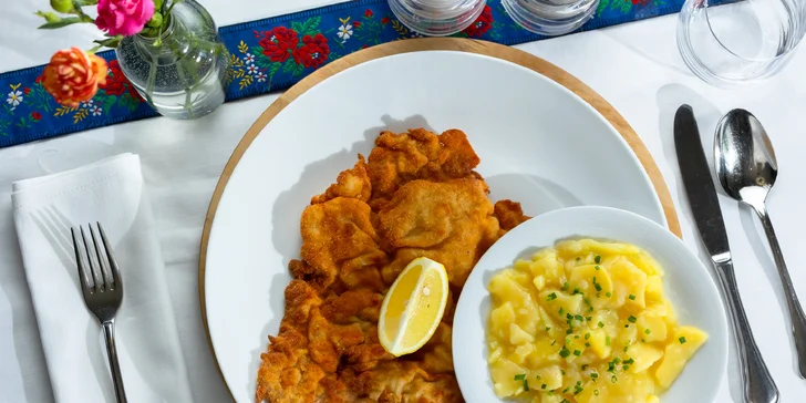 Dvojchodové menu prešporských špecialít, kačací alebo husací pekáč s prílohami v reštaurácii Leberfinger