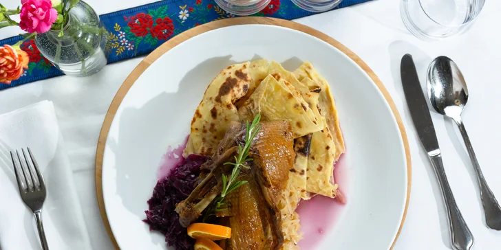Dvojchodové menu prešporských špecialít, kačací alebo husací pekáč s prílohami v reštaurácii Leberfinger