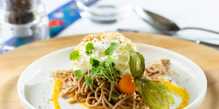 Dvojchodové menu prešporských špecialít, kačací alebo husací pekáč s prílohami v reštaurácii Leberfinger