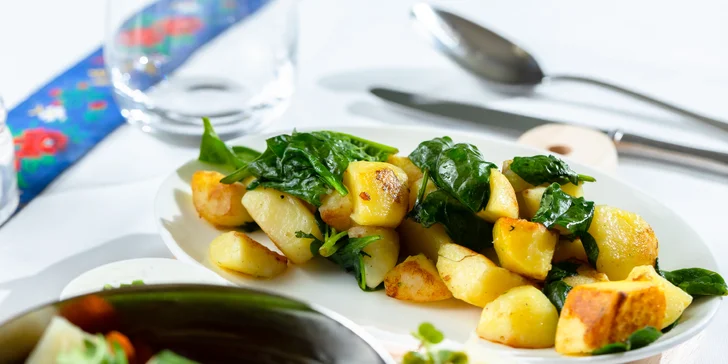 Dvojchodové menu prešporských špecialít, kačací alebo husací pekáč s prílohami v reštaurácii Leberfinger