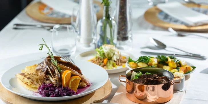 Dvojchodové menu prešporských špecialít, kačací alebo husací pekáč s prílohami v reštaurácii Leberfinger
