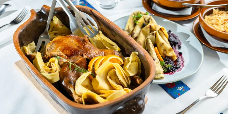 Dvojchodové menu prešporských špecialít, kačací alebo husací pekáč s prílohami v reštaurácii Leberfinger