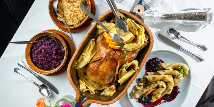 Dvojchodové menu prešporských špecialít, kačací alebo husací pekáč s prílohami v reštaurácii Leberfinger