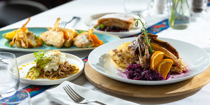 Dvojchodové menu prešporských špecialít, kačací alebo husací pekáč s prílohami v reštaurácii Leberfinger