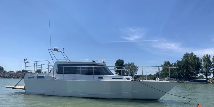 Tri, päť alebo osem hodín privátnej plavby loďou pre 12 osôb