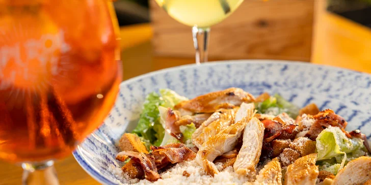 Leto v LeTorri: Ľahký Caesar šalát a svieži Aperol alebo Limoncello spritz