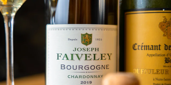 Posedenie vo Vínimka Wine Bar: Ochutnávka lahodných francúzskych vín alebo nárezová doska s fľašou oceňovaného vína pre 2 osoby