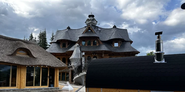 Rozprávková vila v tichom prostredí neďaleko Zakopaného: unikátne izby, súkromný les aj wellness v záhrade
