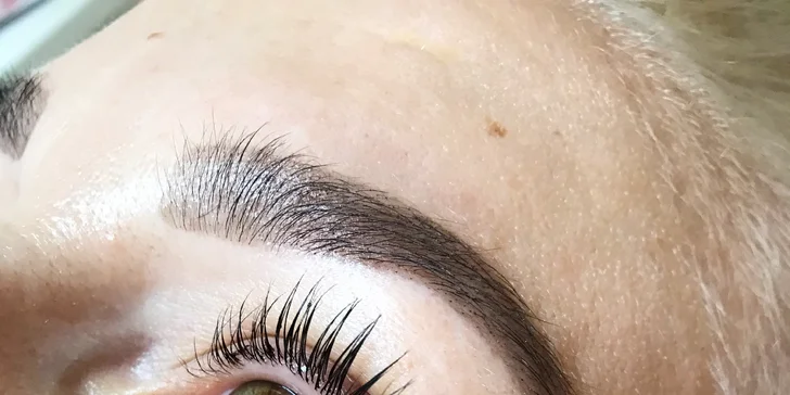 Kozmetické služby: Lash lift mihalníc, laminácia obočia, úprava a farbenie obočia hennou, ultrazvukové čistenie alebo kompletné ošetrenie pleti