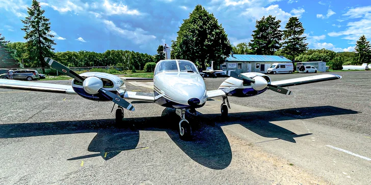 Zaži Tatry z vtáčej perspektívy: Vyhliadkové lety lietadlom PIPER PA-34 SENECA pre 1 až 5 osôb - aj s možnosťou pilotovania!