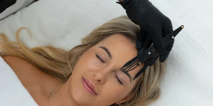 Permanentný make up obočia púdrovou metódou alebo akvarelové pery