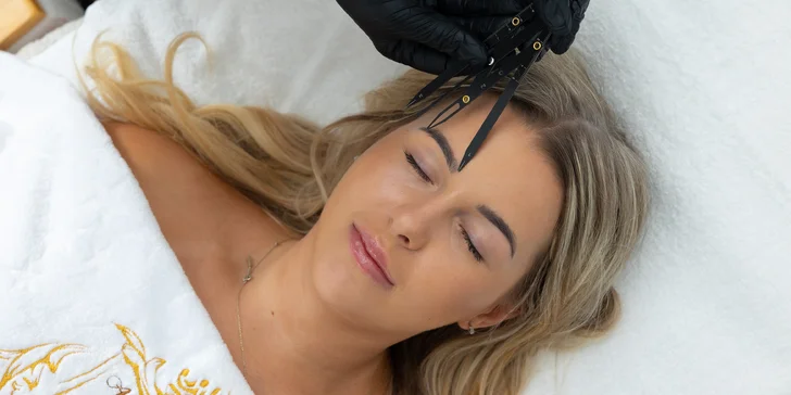 Permanentný make up obočia púdrovou metódou alebo akvarelové pery