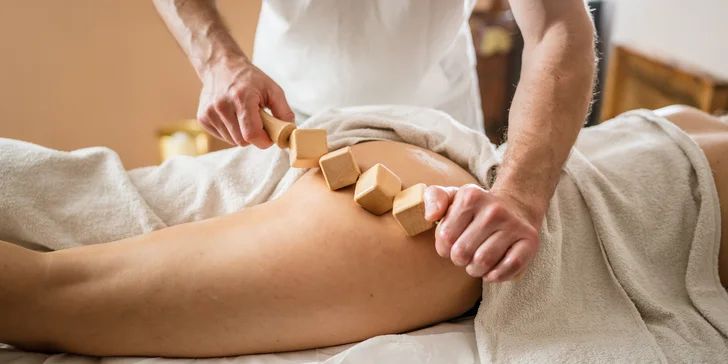 Maderoterapia: Masáž drevenými valčekmi proti celulitíde