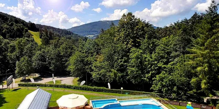 Hotel obklopený horami a lesmi: dovolenka s polpenziou, neobmedzeným wellness aj spa