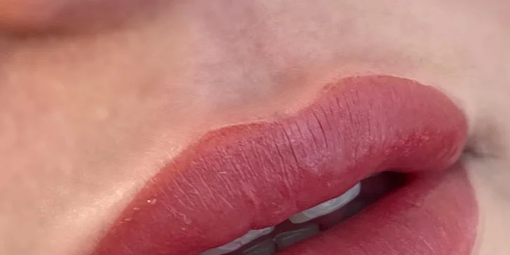 Precízny permanentný make up obočia alebo pier (púdrová metóda, akvarelové pery)