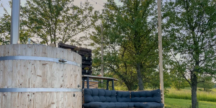 Jedinečný glamp na Zemplíne: romantika v prírode s kúpaním v drevenej kadi