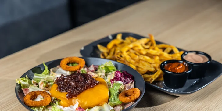 Hovädzí burger v BIO kvalite aj s prílohami alebo Chicken Wrap